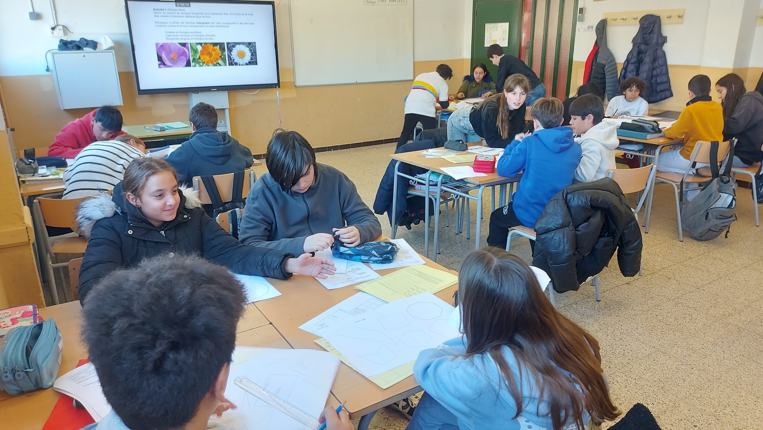 Un encàrrec estrafolari, projecte matemàtic de geometria a 1r d’ESO